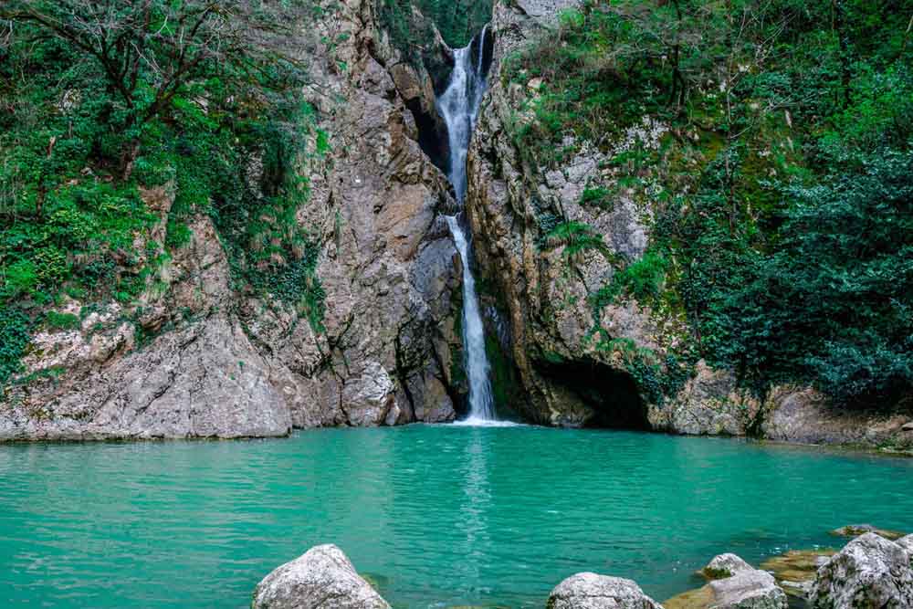 агурский водопад, ущелье